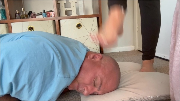 LondonTrampleGirls - Miss H Barefoot Face And Head Trampling