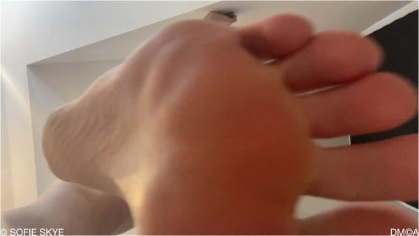Sofie Skye - Giantess makes you her Foot Slave