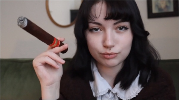 Charlotte Darling - Seductive girlfriends first cigar