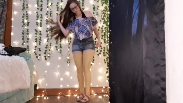 Nicole Nabors - Try On Haul Yellow Fed Legs