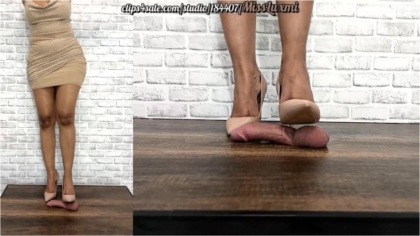 MissLuxmi - DATE NIGHT QUICKIE TRAMPLING IN HEELS MULTIVIEW