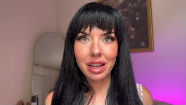 Scarlett Cummings - Lip Focused
